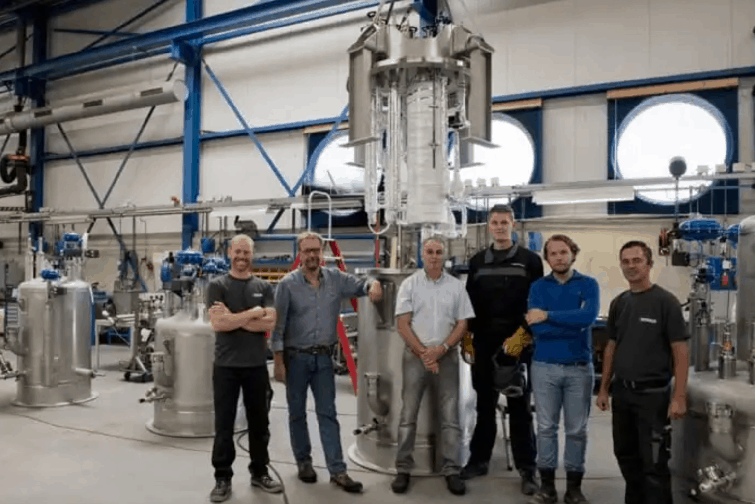 The teamwork behind the cryogenic system